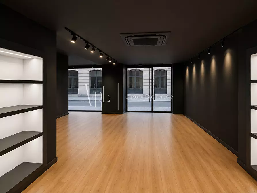 Immagine 3 di Locale commerciale in affitto  a Roma