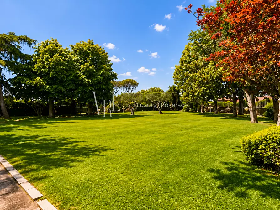 Immagine 3 di Villa in vendita  a Roma