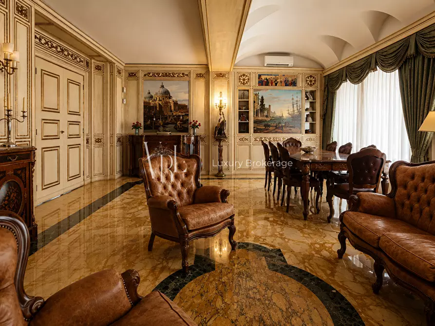 Immagine 11 di Villa in vendita  a Roma