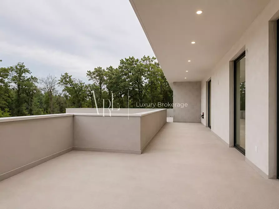 Immagine 10 di Villa in vendita  a Roma