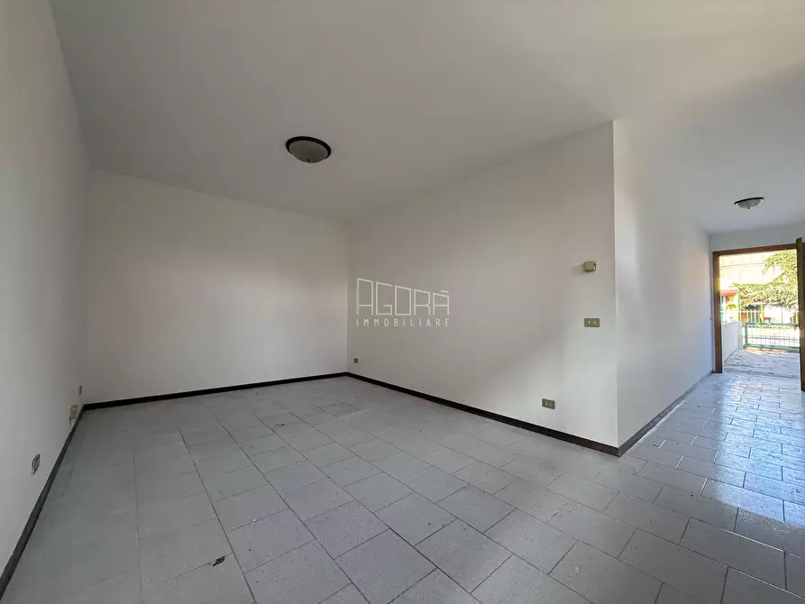 Immagine 6 di Ufficio in vendita  a Lusia