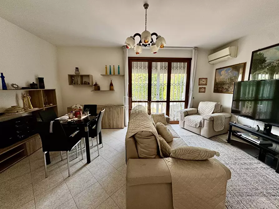 Immagine 1 di Casa indipendente in vendita  in Via Col di Lana 7 a Rovigo