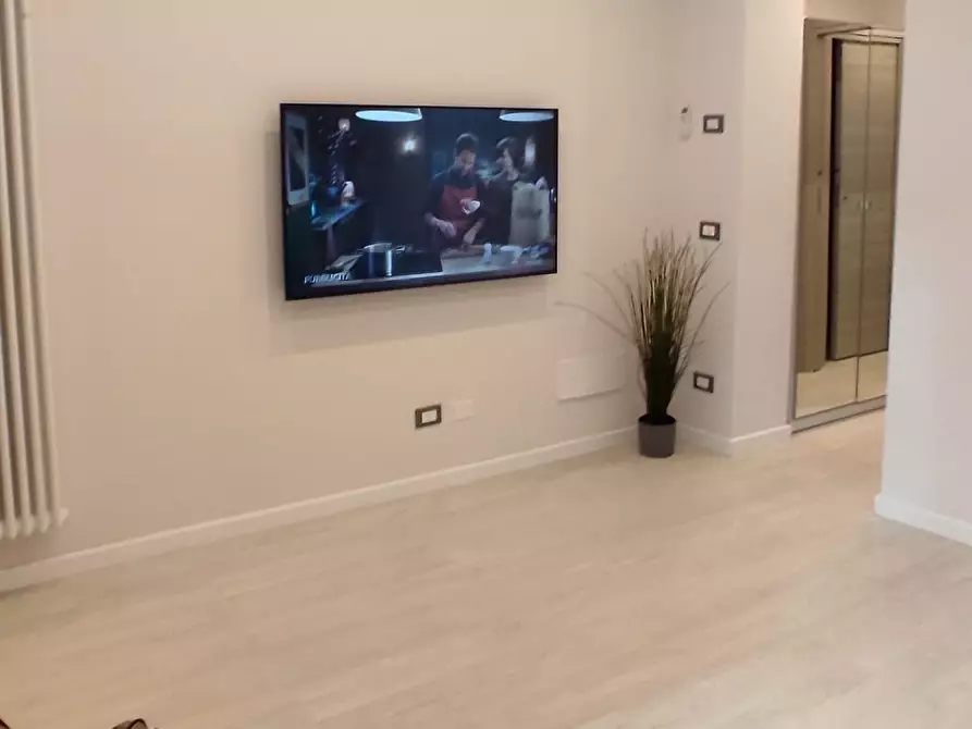 Immagine 9 di Bilocale in affitto  a Viareggio