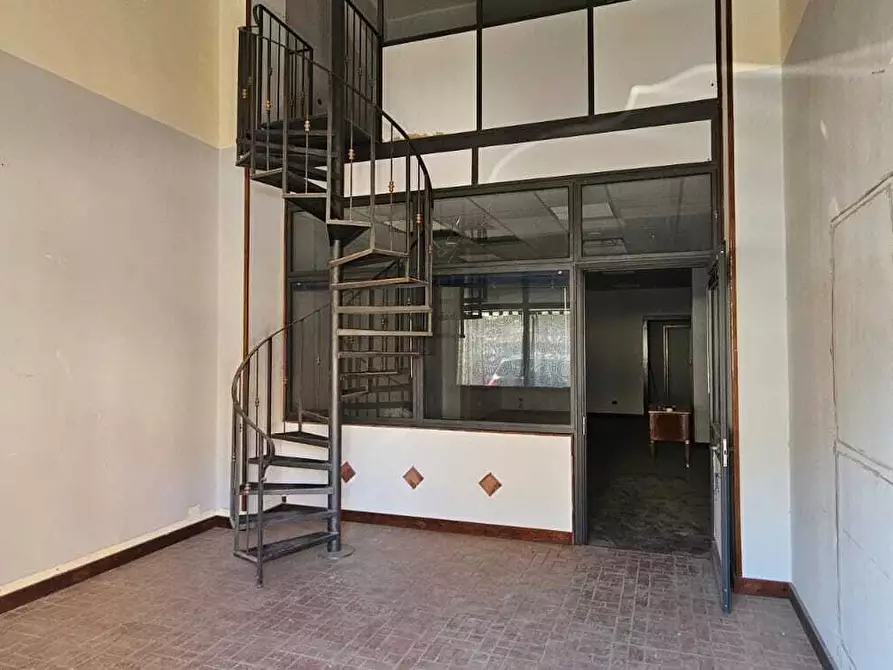 Immagine 15 di Magazzino in affitto  in Via Antonio Gramsci 59 a Gravina Di Catania