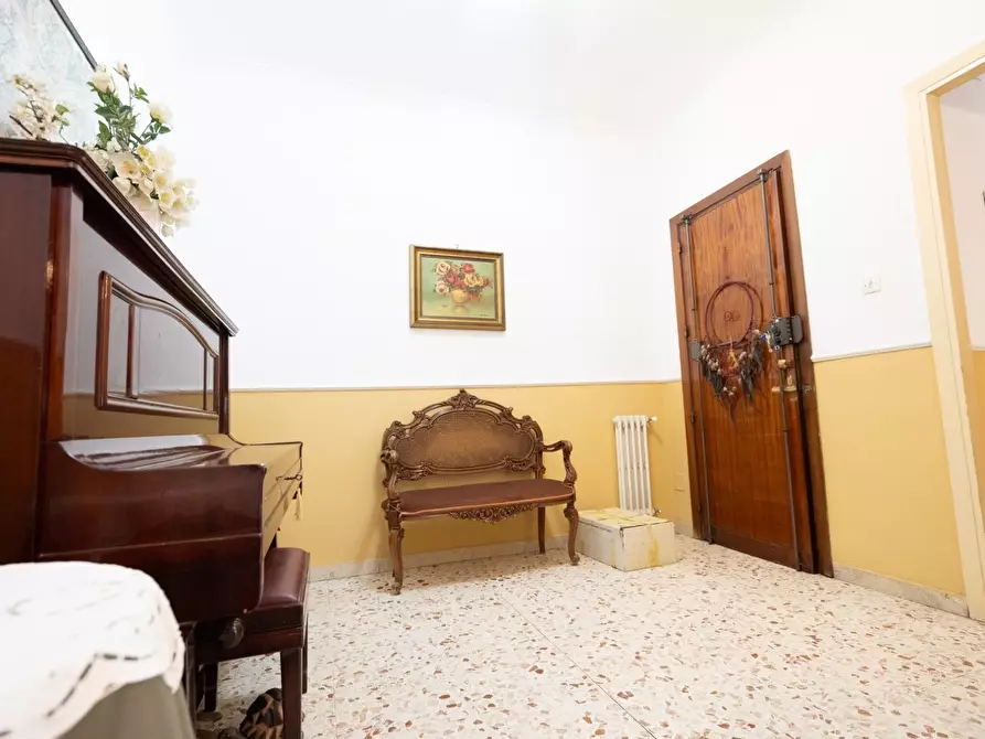 Immagine 11 di Pentalocale in vendita  in Via Caronda 178 a Catania