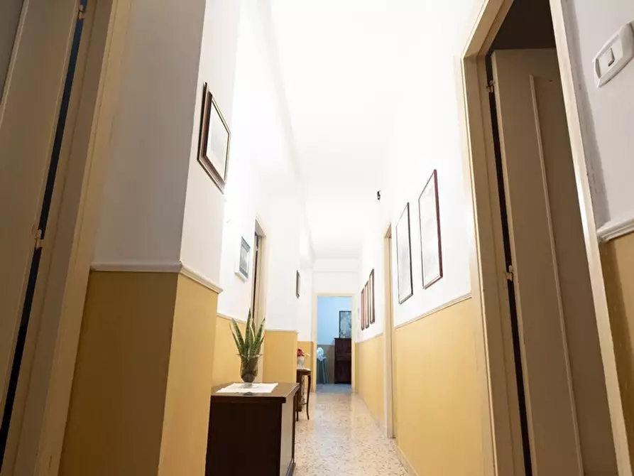 Immagine 12 di Pentalocale in vendita  in Via Caronda 178 a Catania