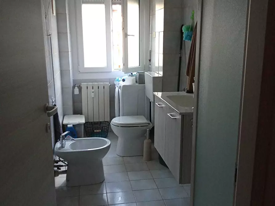 Immagine 21 di Bilocale in vendita  in Via Santhià 49 a Torino