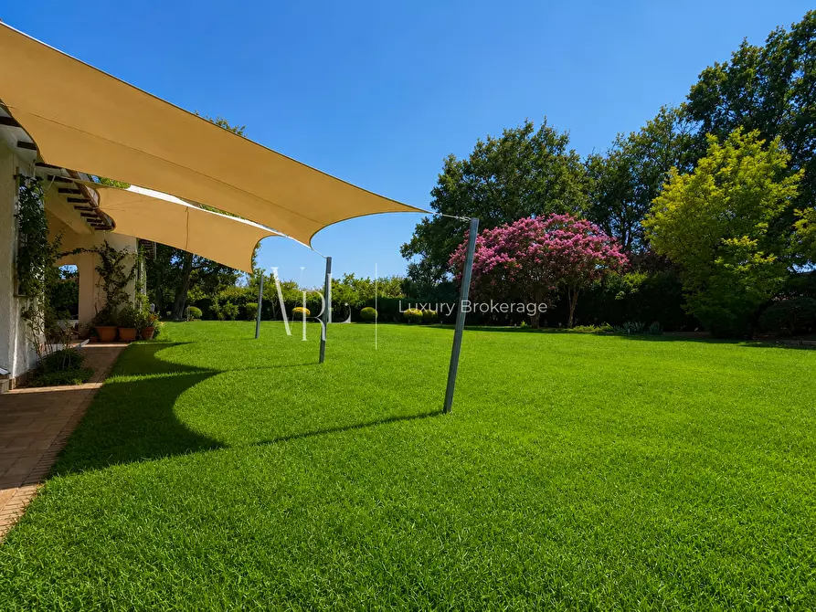 Immagine 8 di Villa in vendita  a Roma