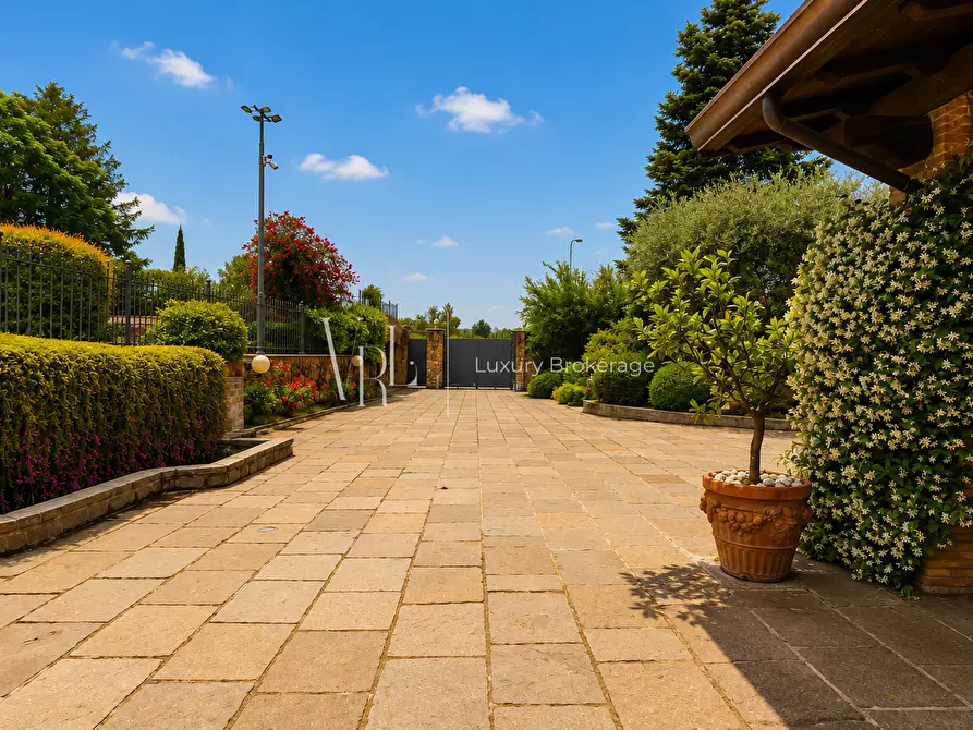 Immagine 42 di Villa in vendita  a Roma