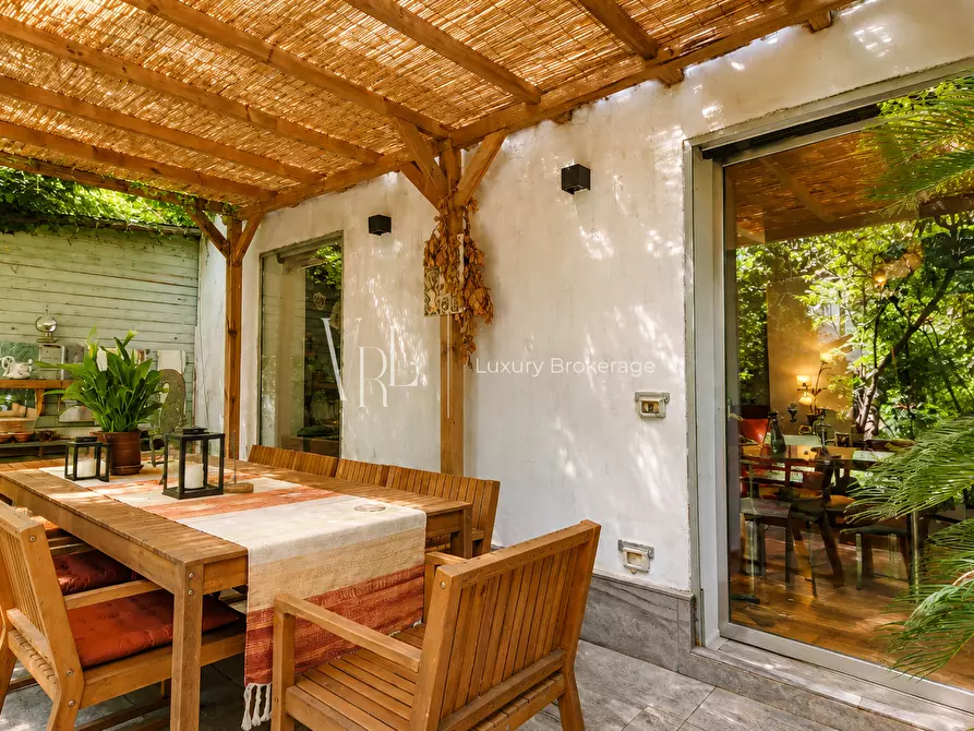 Immagine 6 di Villa in vendita  a Roma