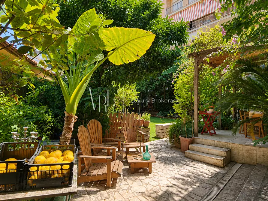 Immagine 4 di Villa in vendita  a Roma
