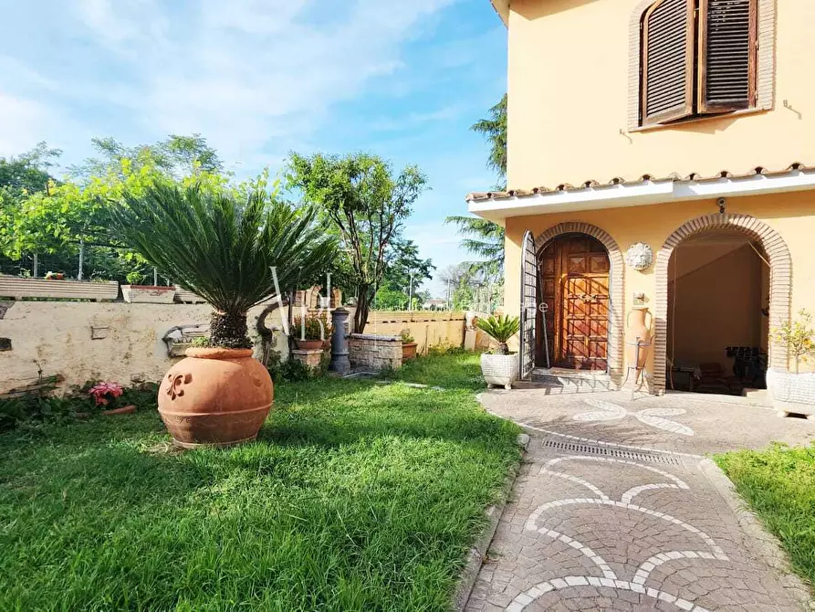 Immagine 3 di Villa in vendita  a Roma