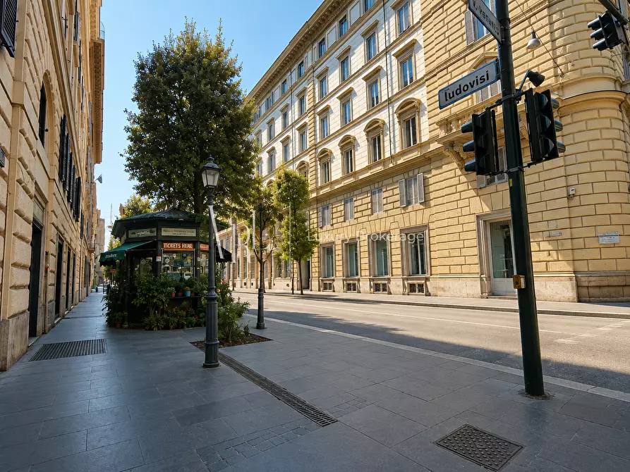 Immagine 6 di Pentalocale in vendita  in Via Vittorio Veneto a Roma