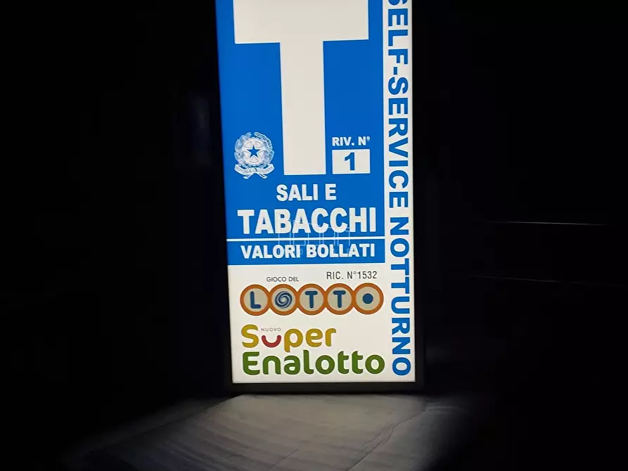Immagine 1 di Tabaccheria in vendita  a Rovigo