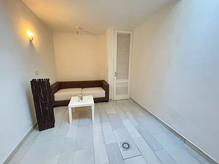 Immagine 13 di Bilocale in affitto  a Viareggio