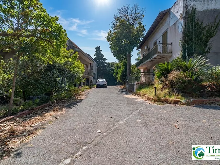 Immagine 44 di Villa in vendita  in Via Roma 29 a Sant'agata Li Battiati