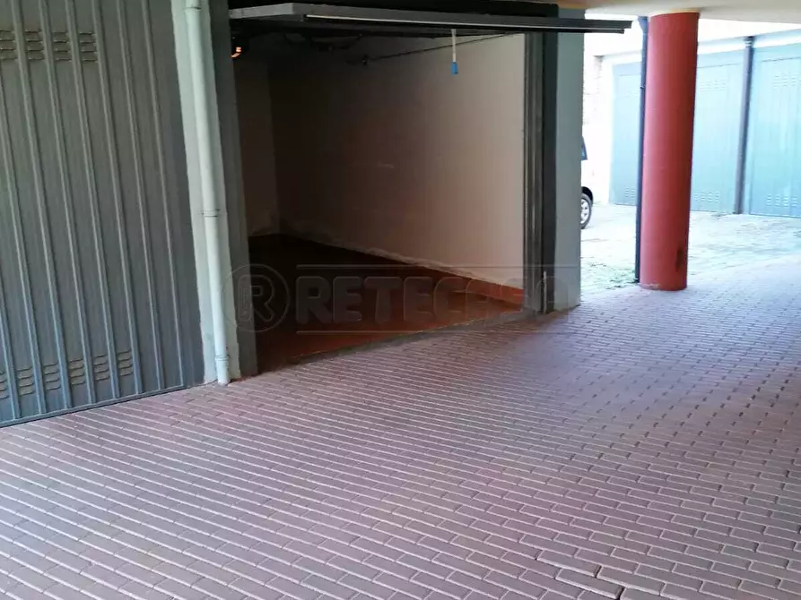 Immagine 1 di Garage in vendita  in Via Ferruccio Ghinaglia a Cremona
