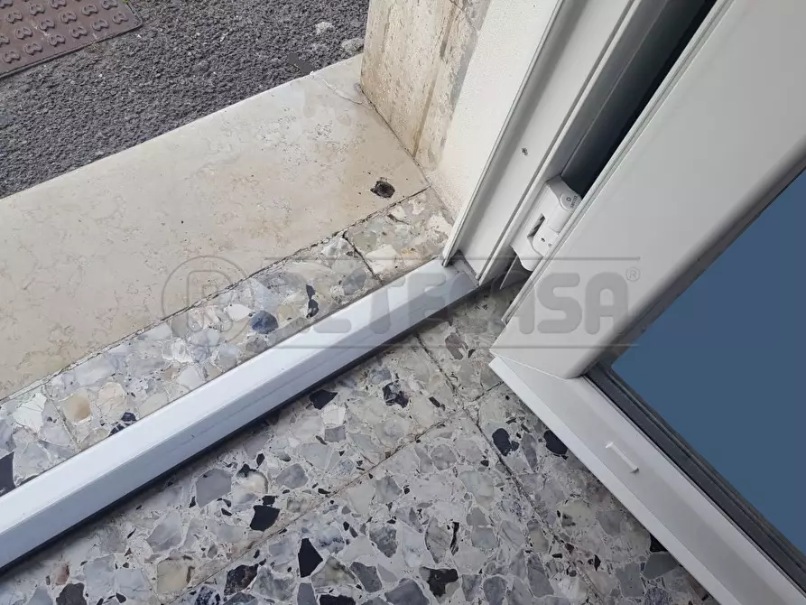 Immagine 5 di Locale commerciale in vendita  in Corso Giuseppe Garibaldi 178 a Viareggio