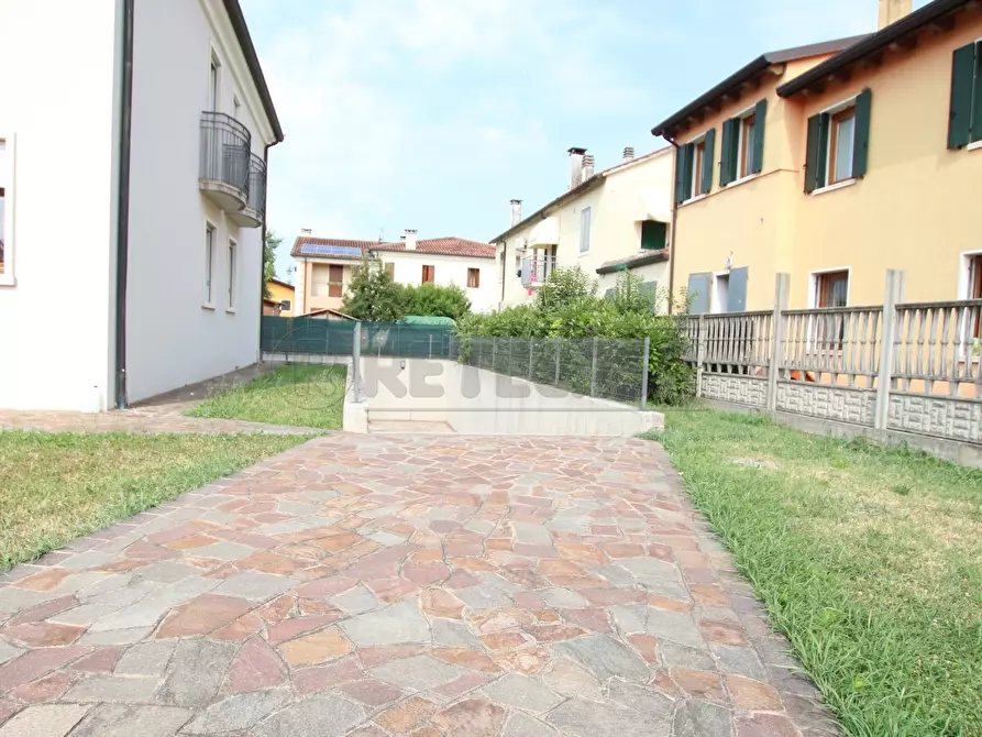 Immagine 27 di Bilocale in vendita  in Via Giovanni Falcone a Barbarano Mossano