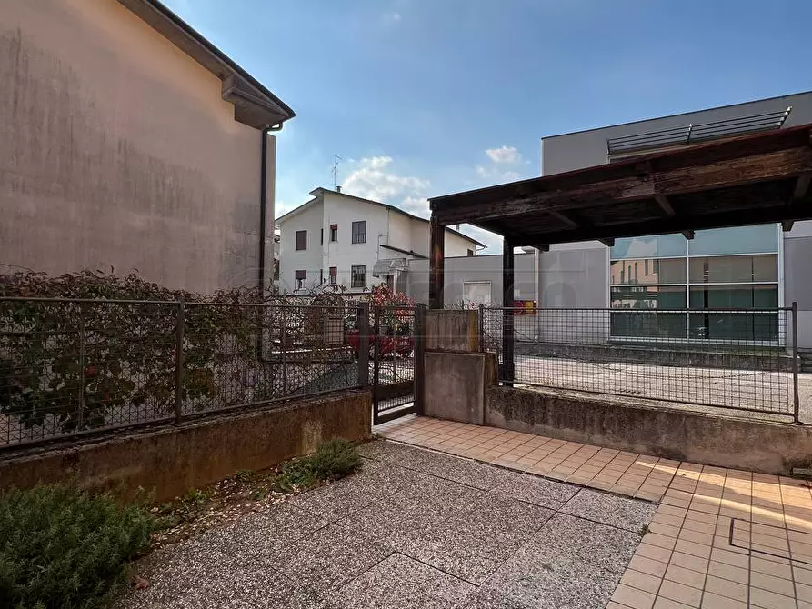 Immagine 5 di Appartamento in vendita  a Montecchio Maggiore