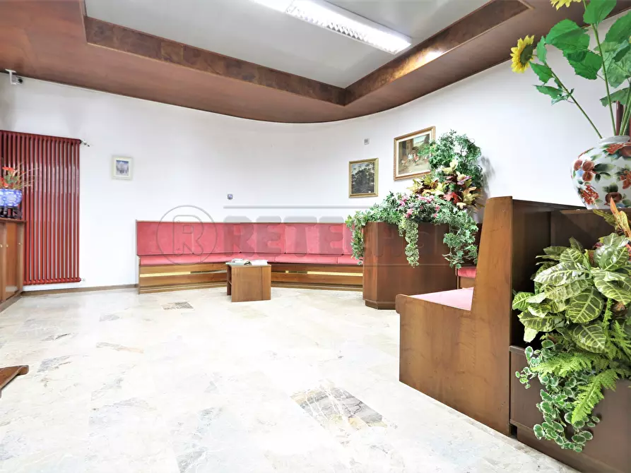 Immagine 3 di Locale commerciale in affitto  a Torri Di Quartesolo