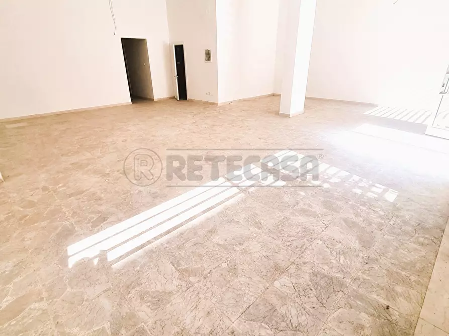 Immagine 2 di Locale commerciale in vendita  a Pescara