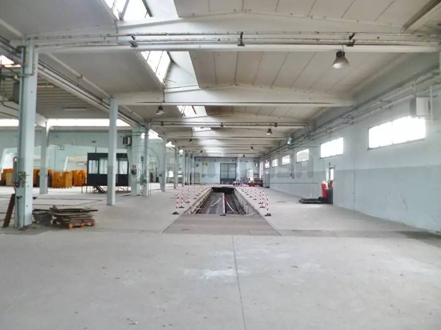 Immagine 8 di Attività artigianale in vendita  a Montebello Vicentino