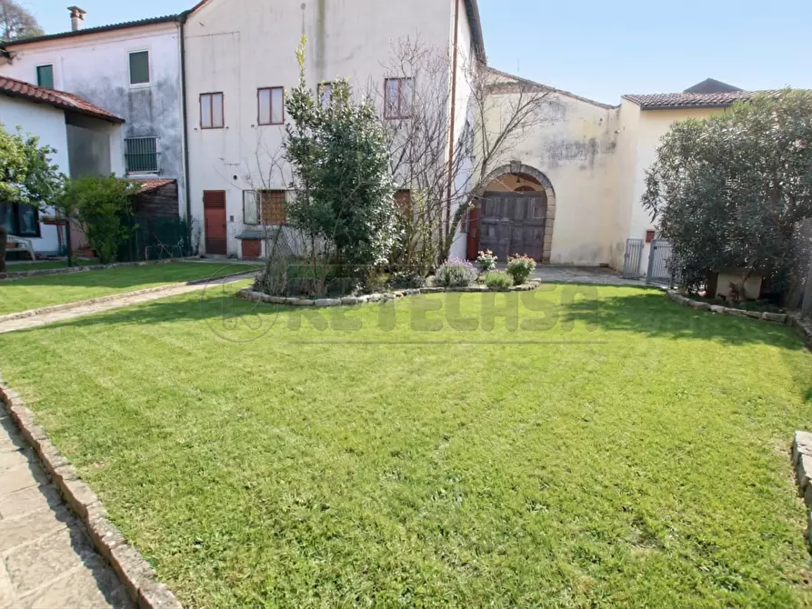 Immagine 2 di Casa semindipendente in vendita  in Piazza Guglielmo Marconi a Montegalda