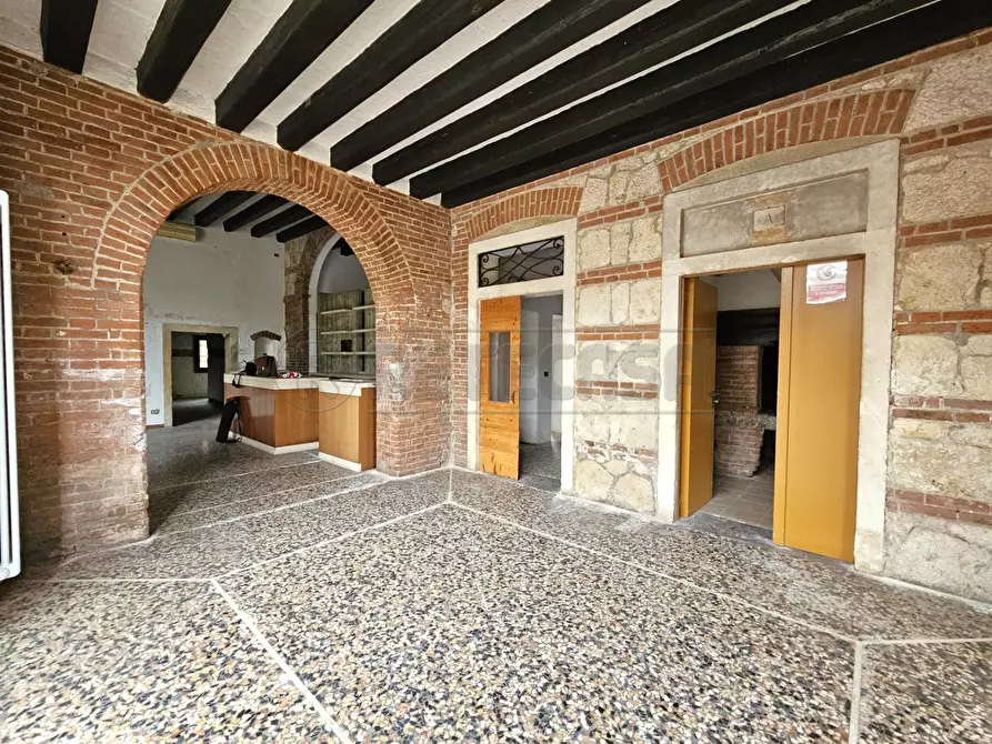 Immagine 1 di Locale commerciale in affitto  in strada padana verso padova 185 a Vicenza