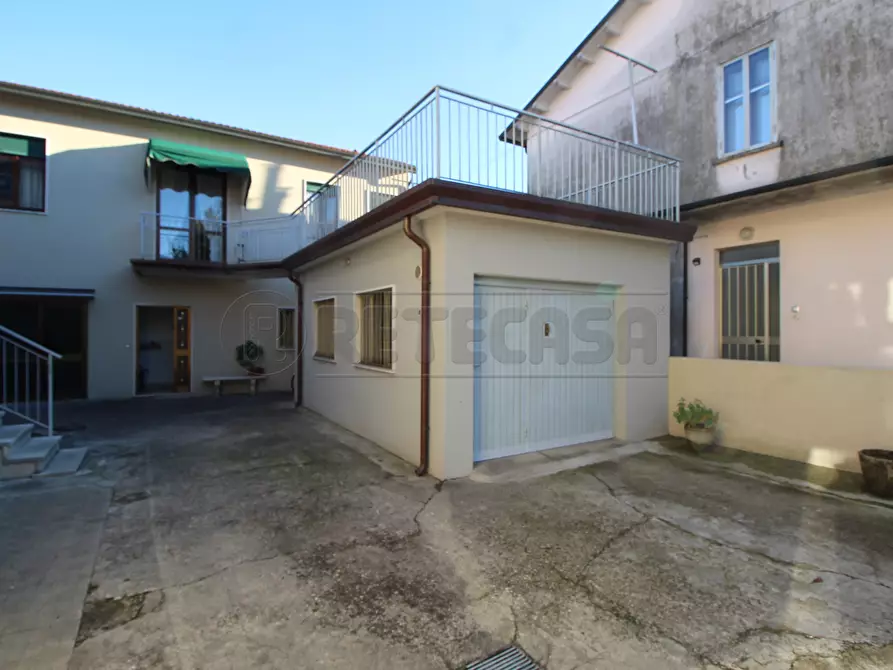 Immagine 15 di Bilocale in vendita  in Viale Pietro Ceccato 50 a Montecchio Maggiore