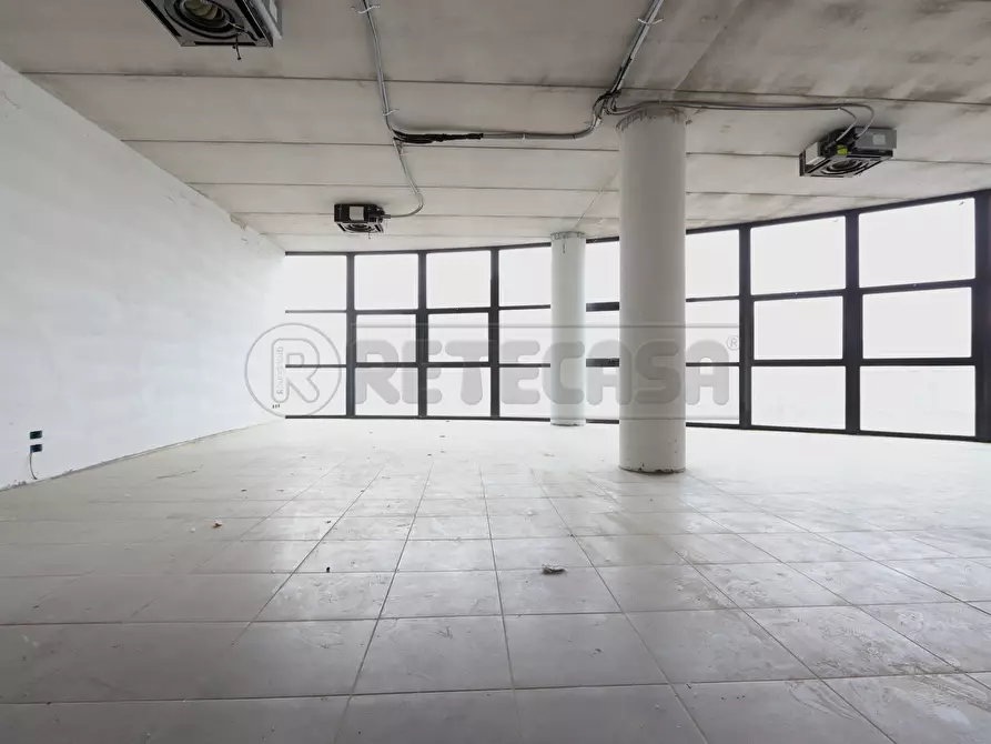 Immagine 38 di Ufficio in affitto  a Vicenza