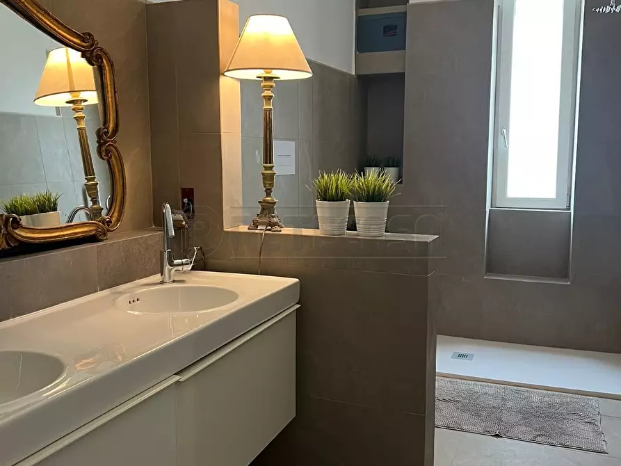 Immagine 36 di Quadrilocale in affitto  in Lungomare Cristoforo Colombo 39 a Salerno