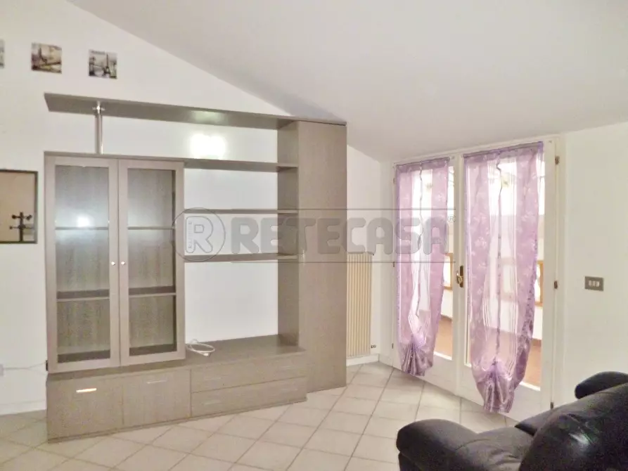 Immagine 7 di Appartamento in vendita  in Piazza Regaù 11 a Zermeghedo