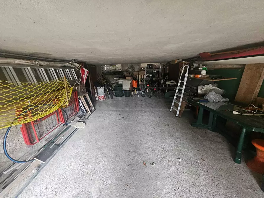 Immagine 36 di Trilocale in vendita  a Bardolino