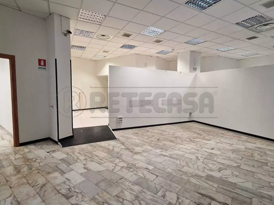 Immagine 6 di Locale commerciale in vendita  a Mercato San Severino