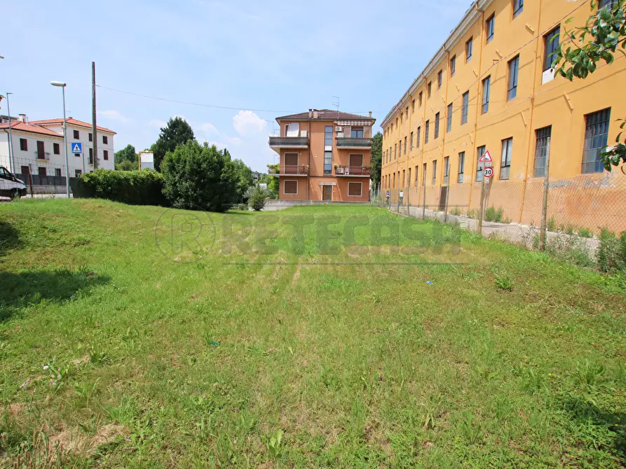 Immagine 21 di Villa in vendita  a Vicenza