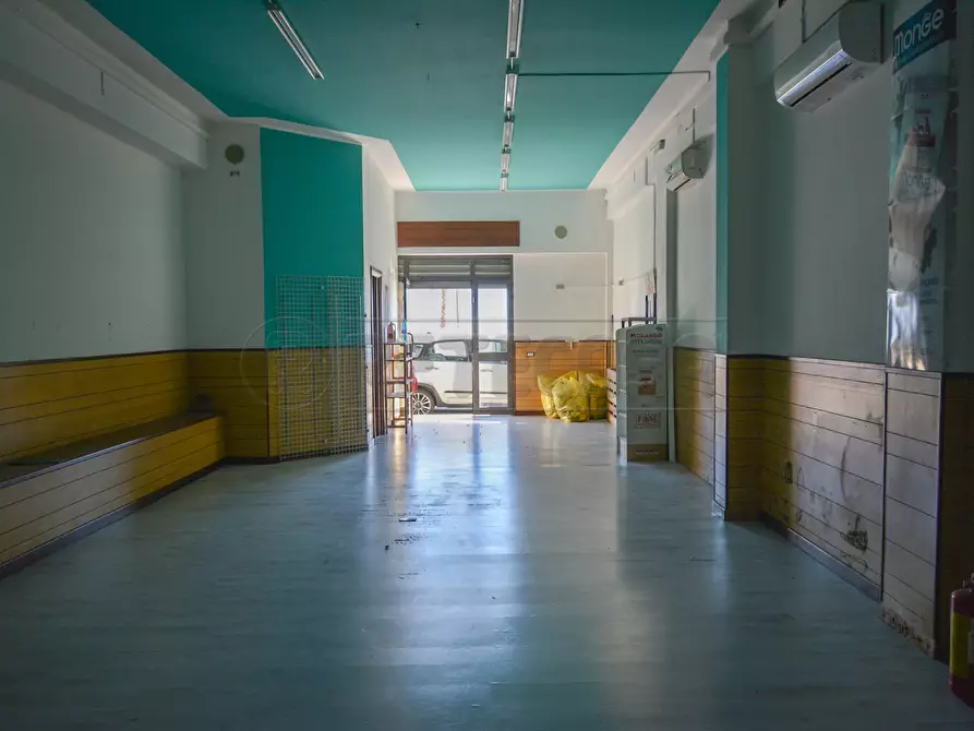 Immagine 12 di Locale commerciale in affitto  in Viale della Libertà 343 a Messina