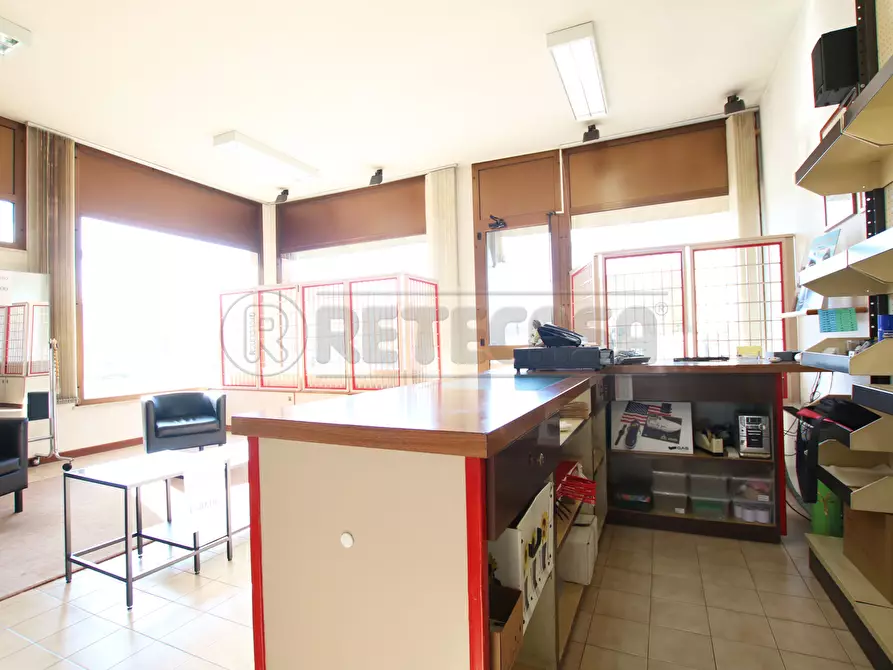 Immagine 4 di Locale commerciale in vendita  in Via Gaetano Salvemini 65 a Vicenza