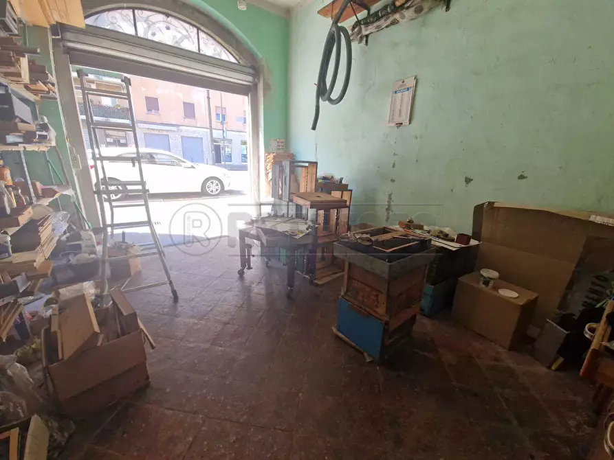 Immagine 1 di Garage in vendita  in Via Milano a Cremona