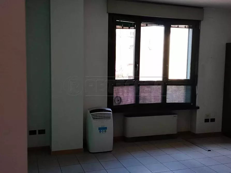 Immagine 10 di Ufficio in vendita  a Bergamo