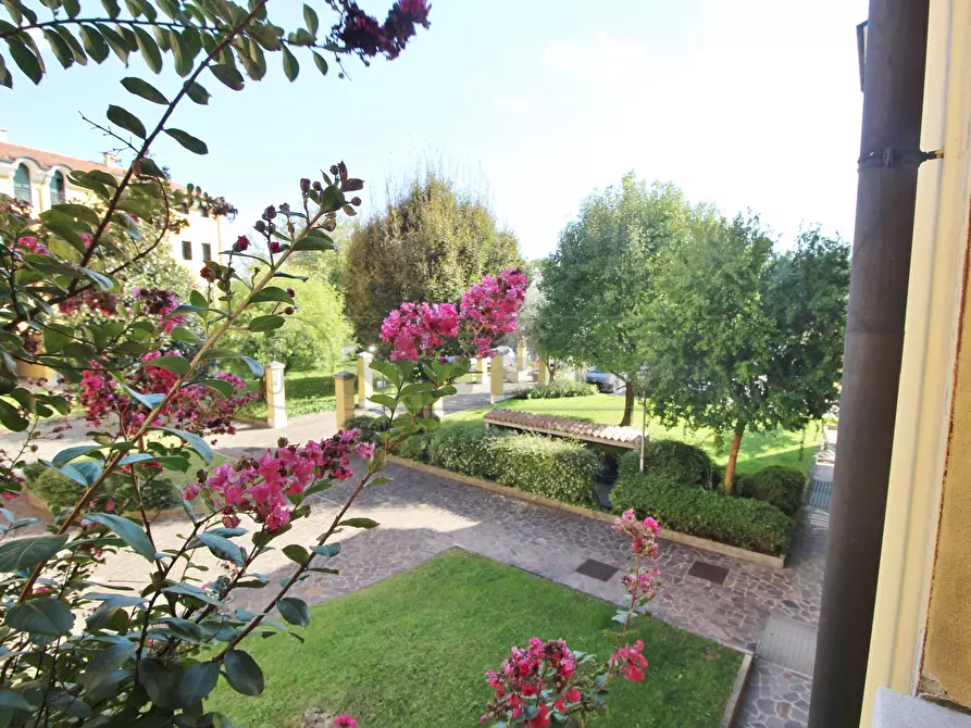 Immagine 6 di Bilocale in vendita  in Via Pesa 19 a Montebello Vicentino