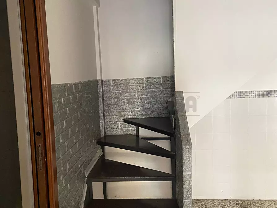 Immagine 9 di Locale commerciale in affitto  in Via Posidonia 96/C a Salerno