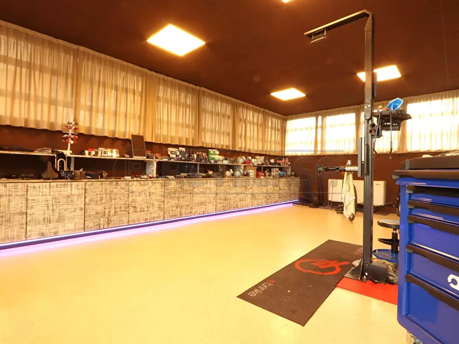 Immagine 7 di Locale commerciale in vendita  in viale della pace 169 a Vicenza