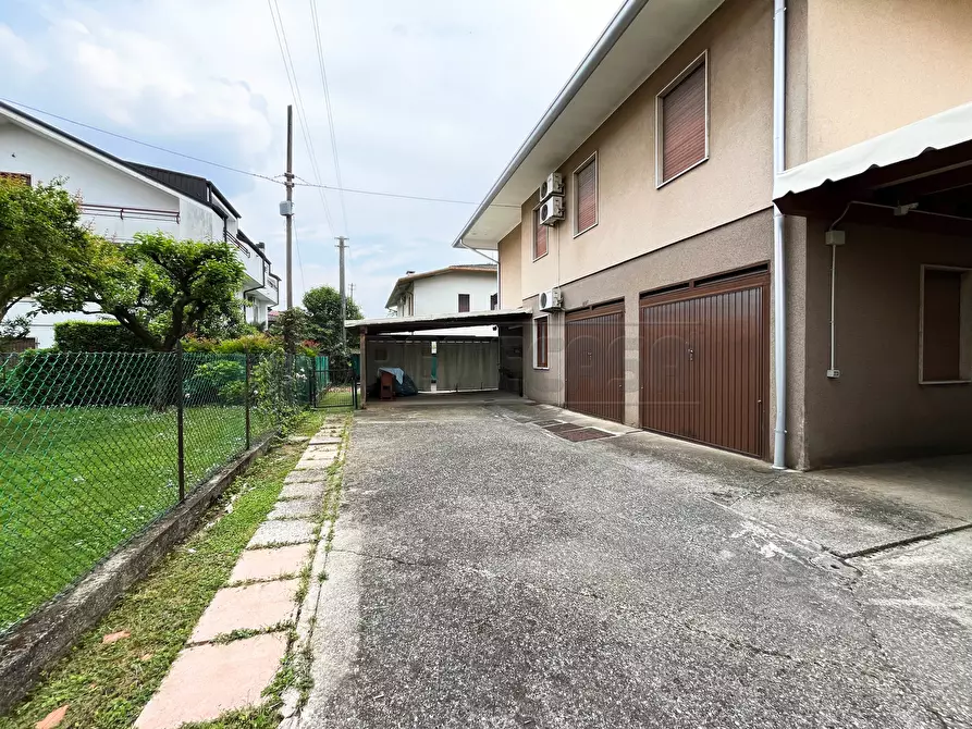 Immagine 35 di Bilocale in affitto  in Via T. Dal Molin a Creazzo