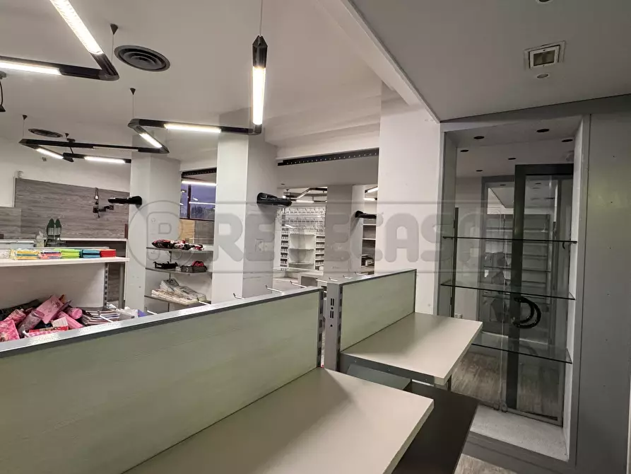 Immagine 8 di Locale commerciale in vendita  a Venezia