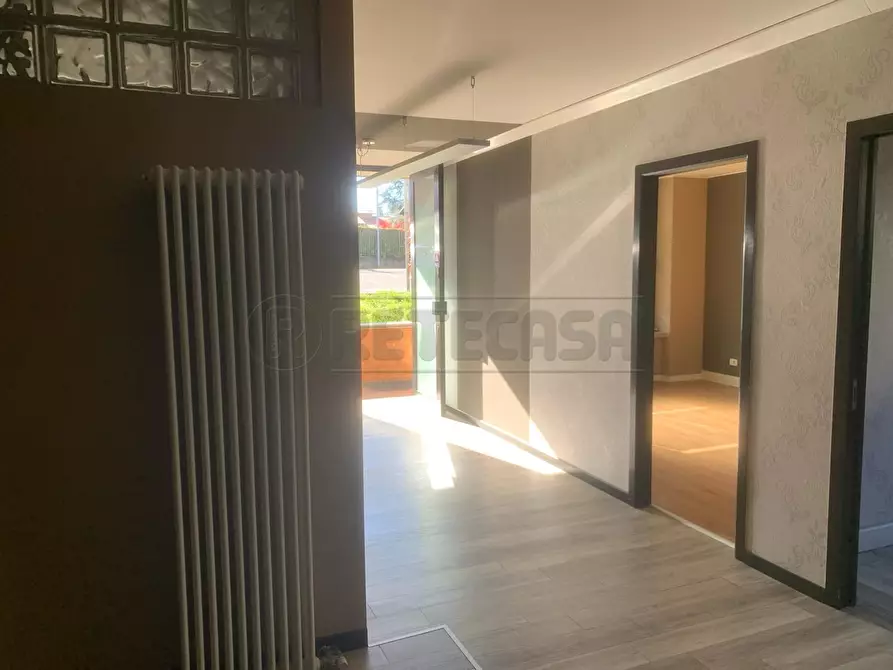 Immagine 11 di Ufficio in vendita  a Seriate