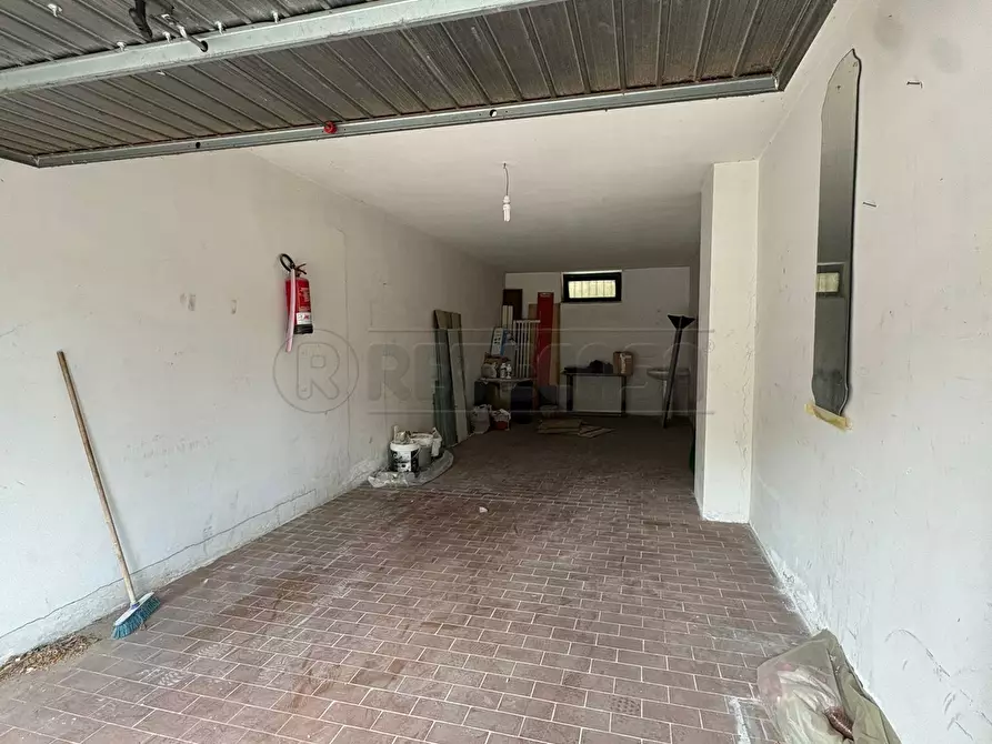 Immagine 49 di Pentalocale in vendita  in Via de Sanctis a Marcianise