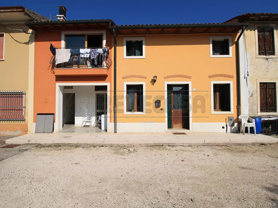 Immagine 7 di Bilocale in vendita  in Via Canova 6 a Gambellara