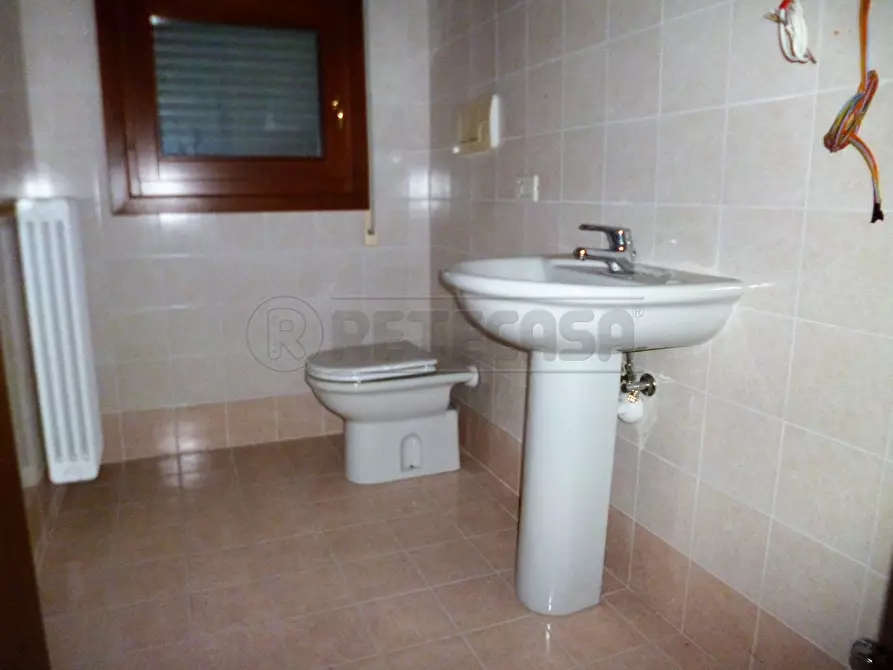 Immagine 10 di Locale commerciale in vendita  a Zermeghedo