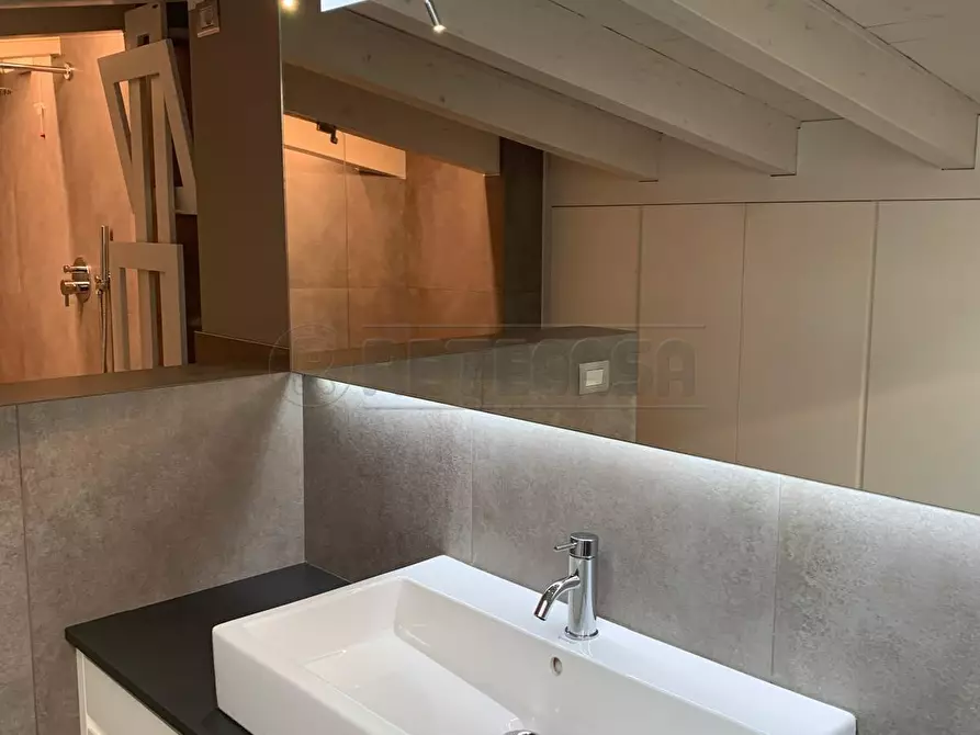 Immagine 23 di Appartamento in affitto  a Bergamo